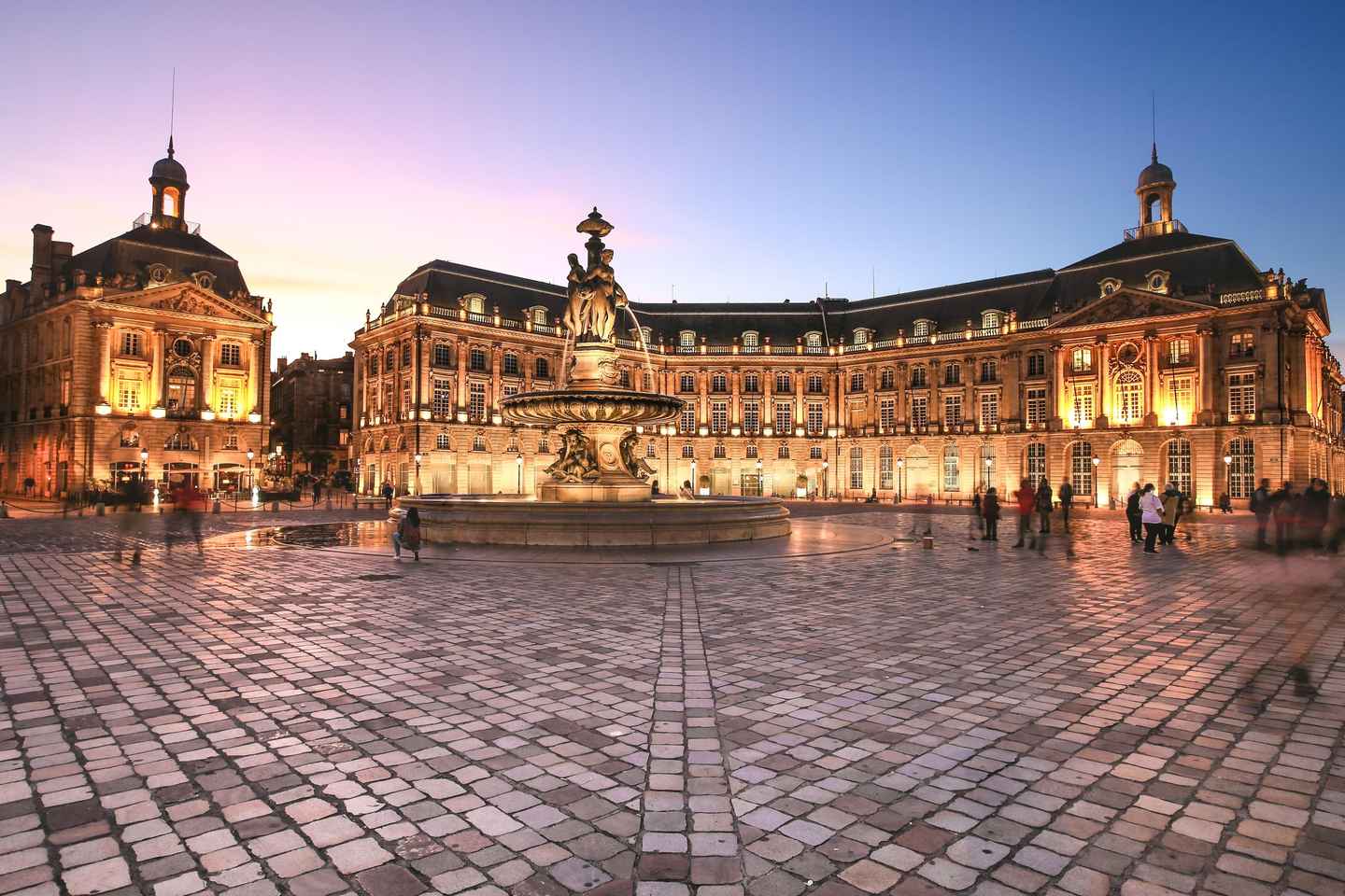 From Le Verdon Cruise Port: Bordeaux Guided Shore Excursion