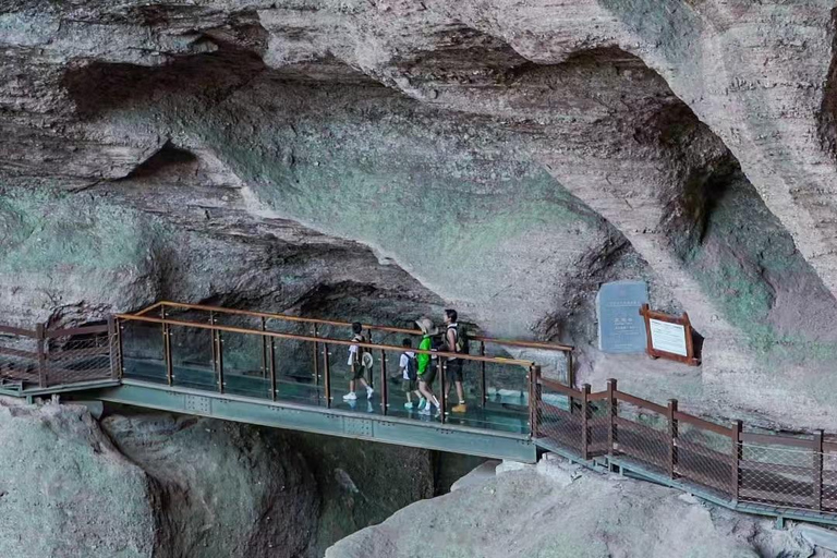 من غويلين: جولة قمم دانشيا ومسارات قبائل قوانغشي-هونان