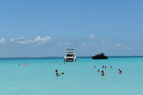 Isla Mujeres : Excursion en catamaran avec plongée en apnée et Playa NorteCircuit au départ de Playa del Carmen