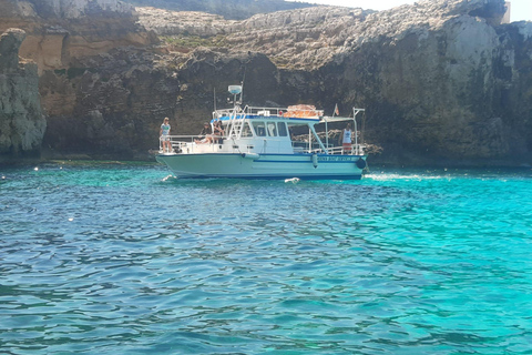 Comino: Excursiones privadas en barco, paradas para nadar y visitas a cuevas