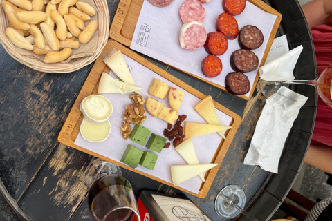 Seville: Secret Food Tour with Tapas and Drinks