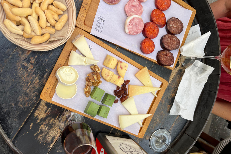 Seville: Secret Food Tour with Tapas and Drinks