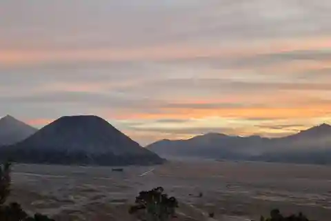 Start: Malang! Bromo Sunrise and Ijen 2D/1N Share Tour