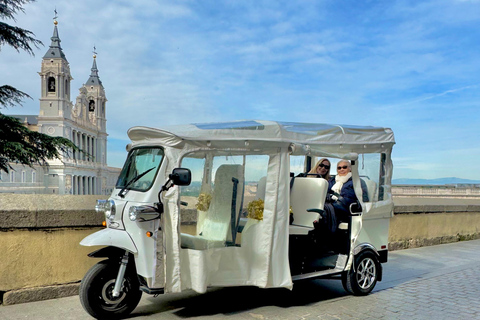 Madrid: Private Tuk Tuk Tour with Expert Guide and Panoramic Views The Classics Tour ~ Discover Madrid in 60 minutes from your STARTING POINT!