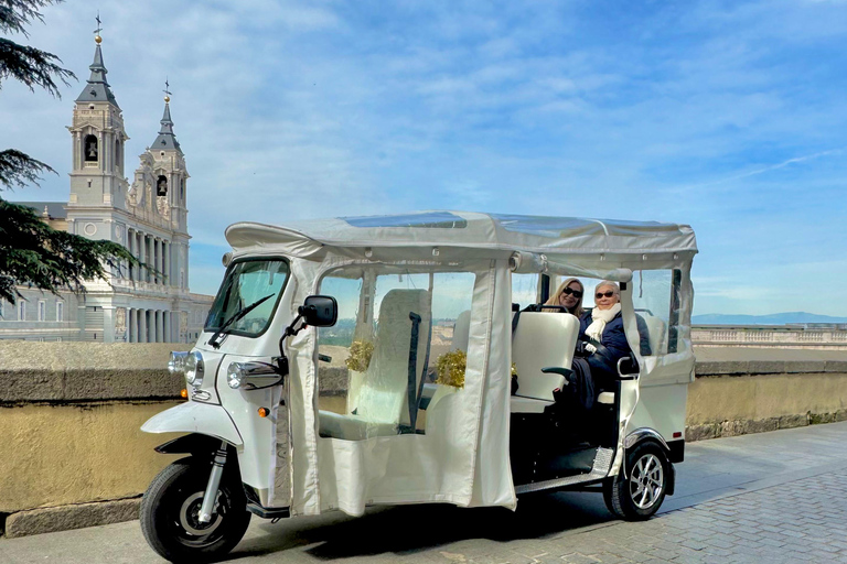 Madrid: Private Tuk Tuk Tour with Expert Guide and Panoramic Views The Classics Tour ~ Discover Madrid in 60 minutes from your STARTING POINT!