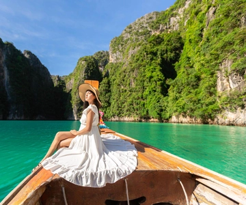 De Phi Phi: excursão de meio dia em barco de cauda longa com snorkeling
