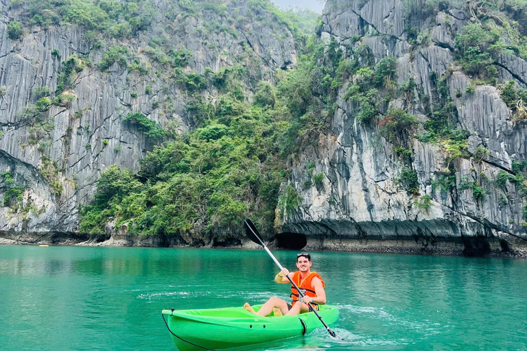 2-tägige Ha Long Bay Island Cruise Tour mit einem 3-Sterne-Kreuzfahrtschiff