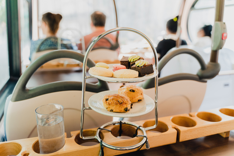 London: Afternoon Tea Bus mit einem Glas ProseccoLondon: Panorama-Bustour mit Nachmittagstee – Oberdeck