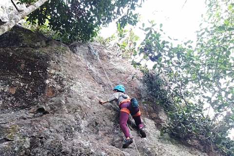 Arrampicata su roccia, Dapa è un posto fantastico vicino a CaliArrampicata su roccia in un luogo fresco vicino a Cali