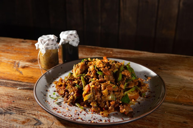 Praktischer Kottu-Kochkurs mit Abendessen und Bierverkostung