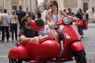 Rome Vespa Sidecar Tour: 90-Minute Panoramic Experience