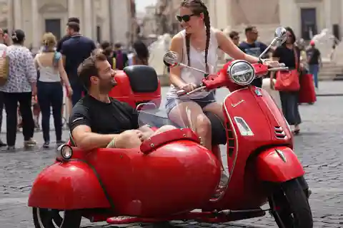 Rome: Vespa Sidecar Tour with Hotel Transfers & Gelato