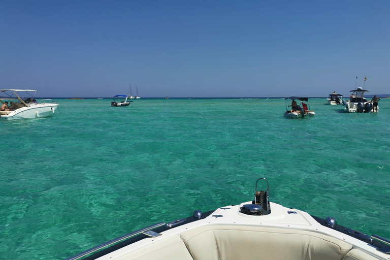 Tour en barco por Ibiza : navega por aguas cristalinas