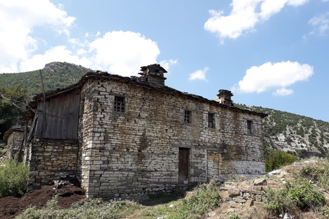 Tagestour von Berat zum Sotira Wasserfall - Wanderung 4x4 Tour