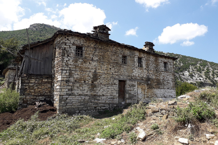 Tagestour von Berat zum Sotira Wasserfall - Wanderung 4x4 Tour