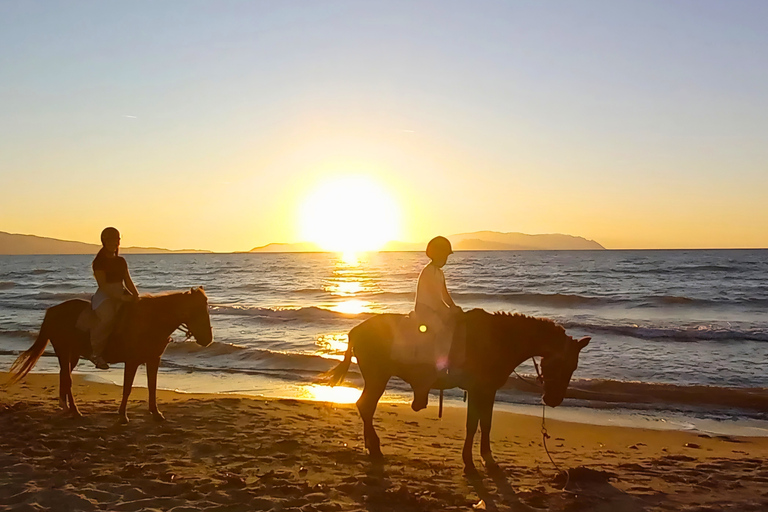 Kuşadası: VIP Horseback Riding and Sunset Beach Safari 3-Hour Sunset Forest & Village Safari