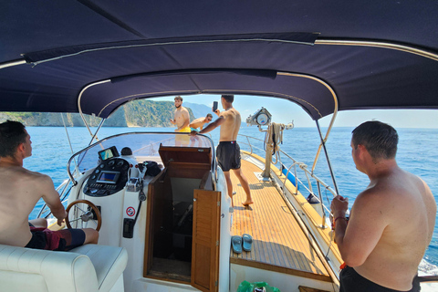 Budva Luxury Private Boat Tour with Snorkeling and SUP Budva: Private Traditional Boat Tour with Snorkeling and SUP