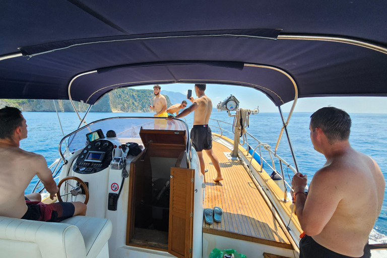 Budva Luxury Private Boat Tour with Snorkeling and SUP Budva: Private Traditional Boat Tour with Snorkeling and SUP