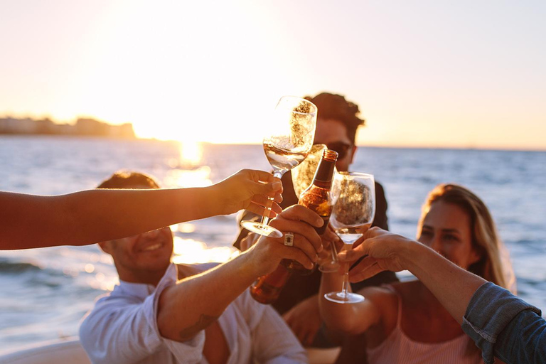 Dubai: Luxury Yacht Tour with Water Soft Drinks Dubai: Sunset Luxury Yacht Tour with Snack Box & Soft Drinks