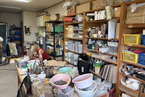 大阪：日本の伝統衣装を着て、電動ろくろで特別な陶芸体験 プレミアムコース