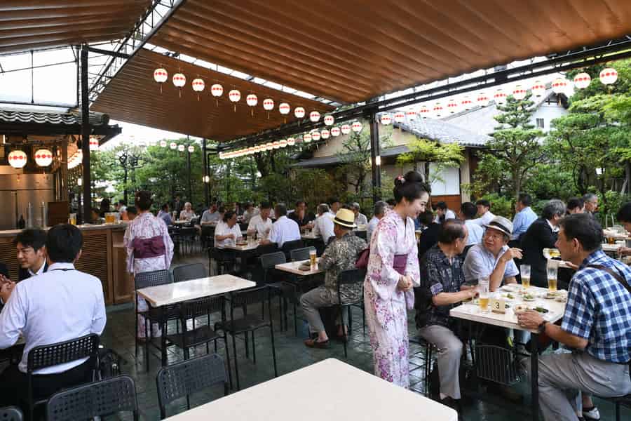 T21 Kyoto: Sommernacht mit Geisha im Biergarten. Foto: GetYourGuide T21 Kyoto: Sommernacht mit Geisha im Biergarten. Foto: GetYourGuide