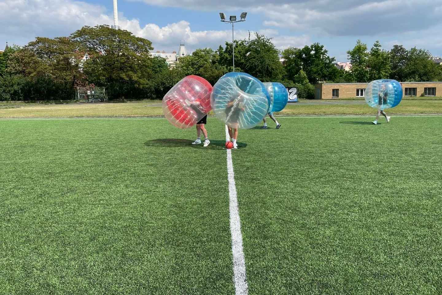 布拉格泡泡足球体验：市中心狂欢