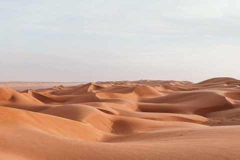 从马斯喀特出发：全天游览瓦希巴金沙和巴尼-哈立德谷