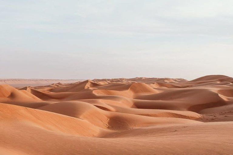 从马斯喀特出发：全天游览瓦希巴金沙和巴尼-哈立德谷