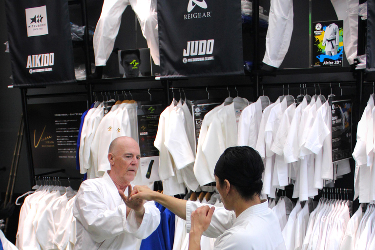 Tokyo: Karate Experience with Former All-Japan Champion PRIVATE Karate Session with Karate Gi(uniform)