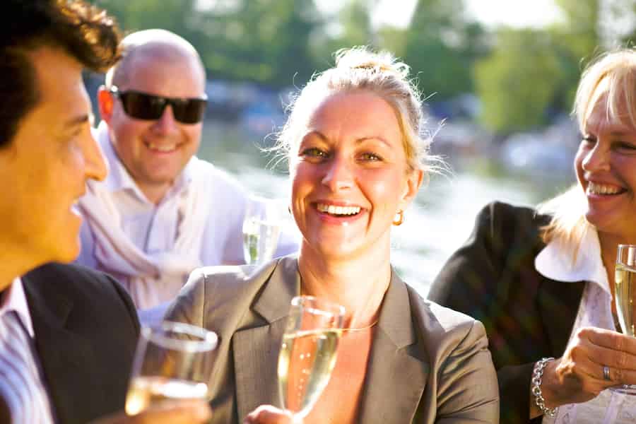 Stockholm: Dinner-Bootsfahrt im Archipel mit Buffet. Foto: GetYourGuide