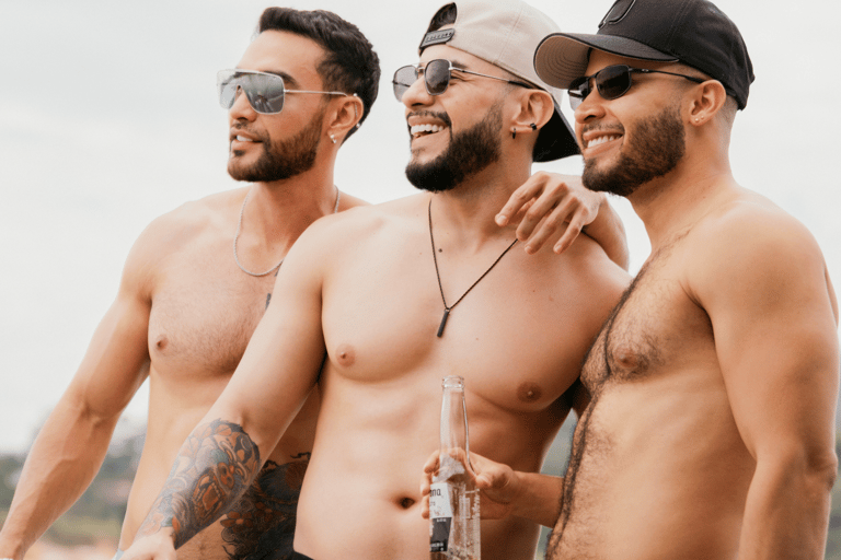 جولة بالقارب في غواتابي للمثليين