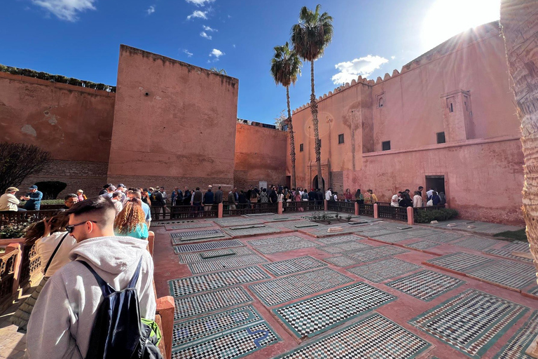 Marrakech arv: Saadiska gravar, Bahia Palace &amp; Medina TourDelad tur från mötesplats (utan inträdesbiljetter)