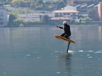 Try Efoil - Leçon de E-foil sur le lac de Côme à Lecco (Débutant)