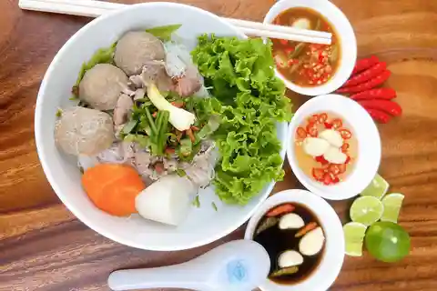 Phnom Penh: Tour gastronómico e de arte de rua em Tuk-Tuk