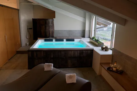 Langhe: Panoramisch kuuroord met natuurlijke druivencosmetica