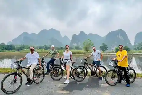 HOA LU - TAM COC - CUEVA DE MUA -1 EXCURSIÓN DE UN DÍA EN LIMUSINA