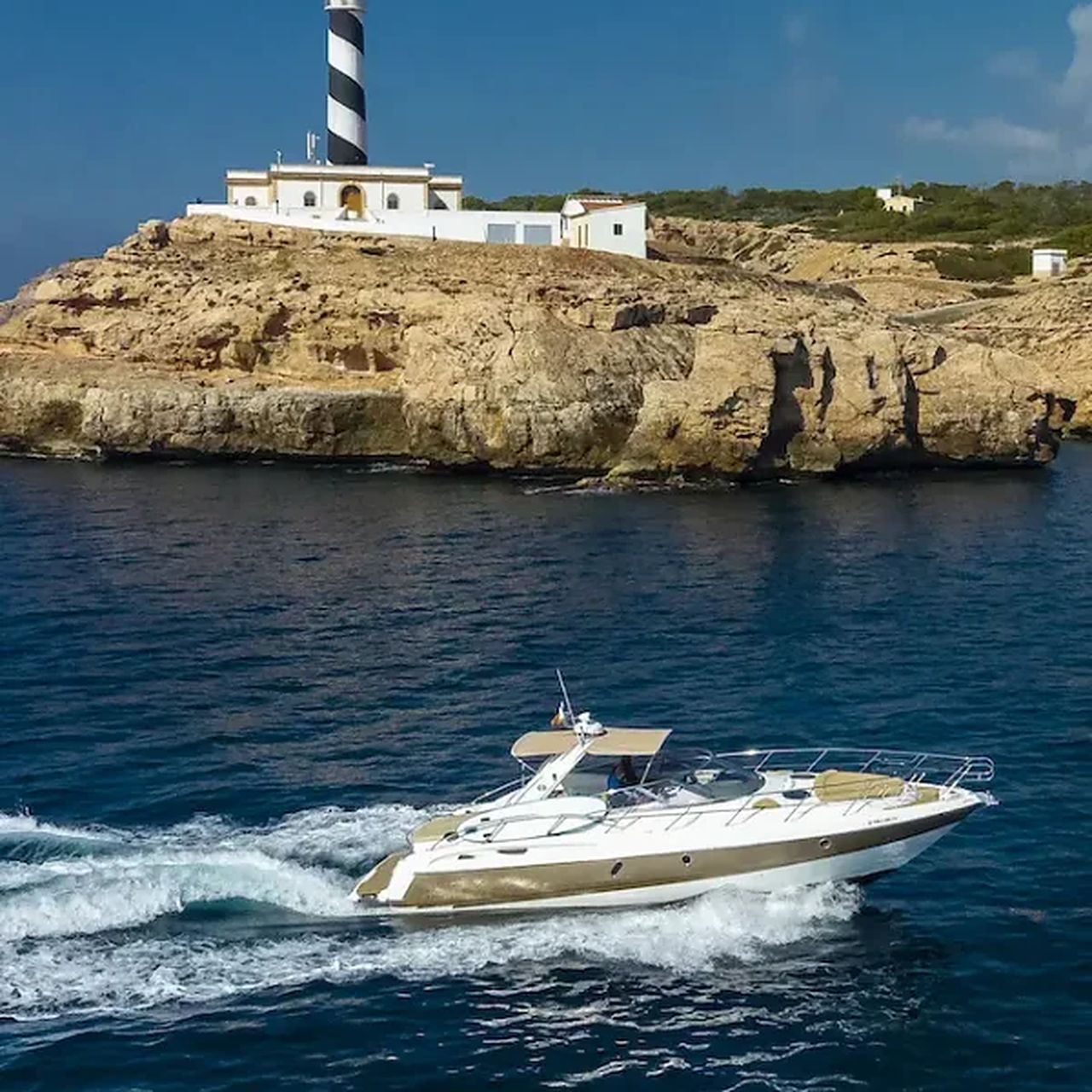 Palma de Mallorca: Private Motoryacht-Tour mit Skipper, bis 10 Pers.