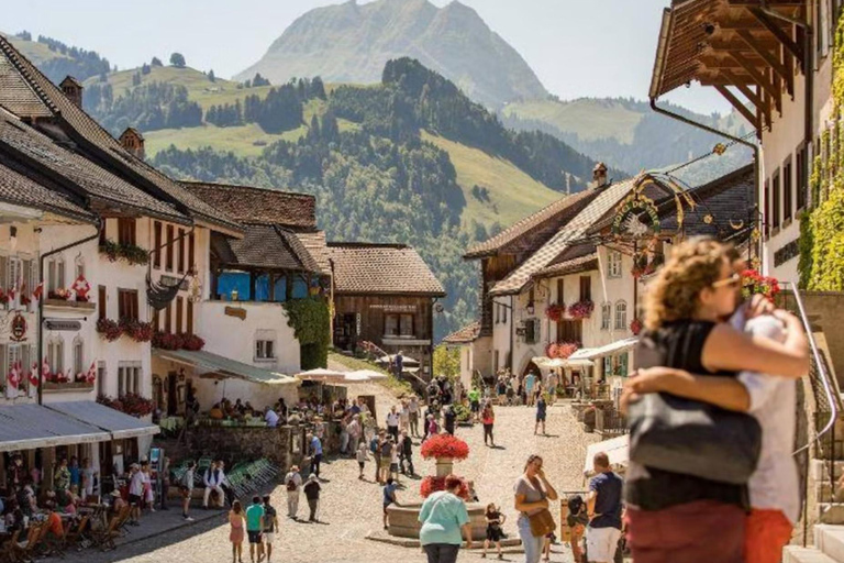 Depuis Bâle : excursion d&#039;une journée à Gruyères avec château et laiterie de spectacle.