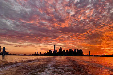 NYC Sunset, Music &amp; Statue of Liberty Sightseeing CruiseZonsondergang in NYC, muziek en rondvaart langs het Vrijheidsbeeld