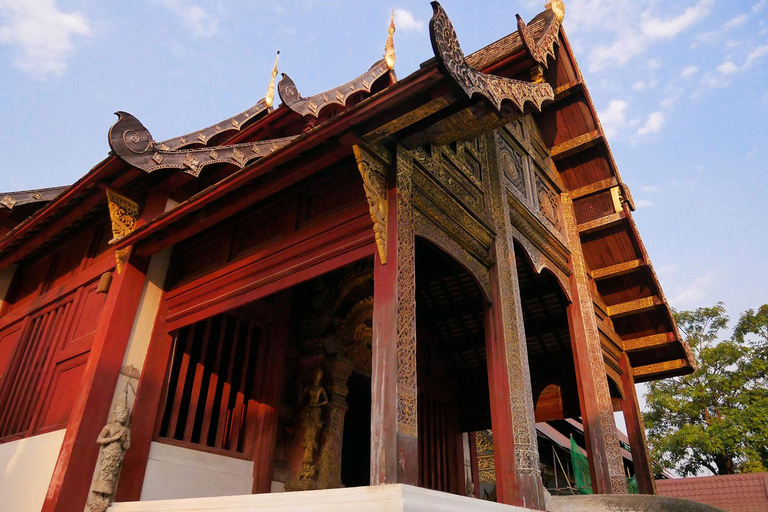 Chiang Mai : Visite nocturne des temples et de la cuisine de rue en tuk tuk