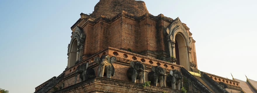 Chiang Mai Light : visite nocturne en tuk-tuk avec temples et marchés