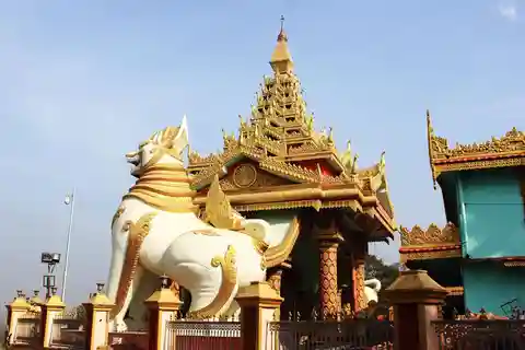 De Mumbai: Viagem de 1 dia ao Pagode Global e às Grutas de Kanheri