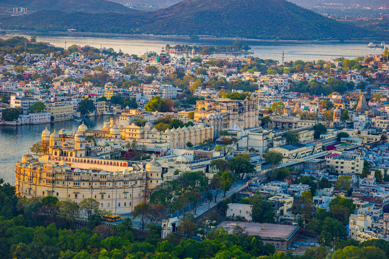 Depuis Udaipur : Visite privée d&#039;UdaipurUdaipur : Visite privée du palais de la ville avec guide privé