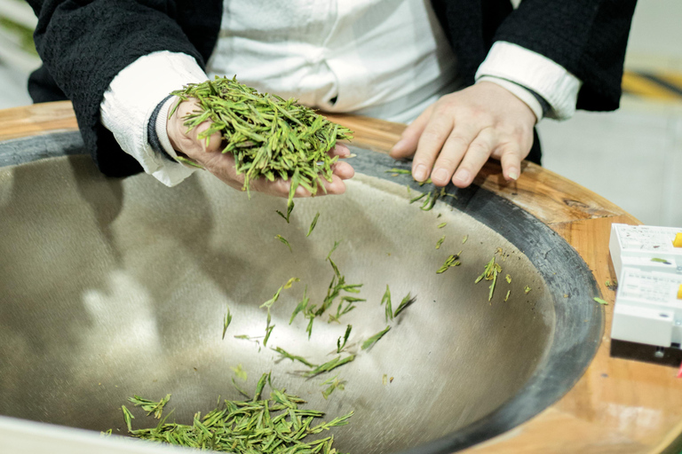 Hangzhou: UNESCO Tea Culture Experience – Hand Fry & Taste
