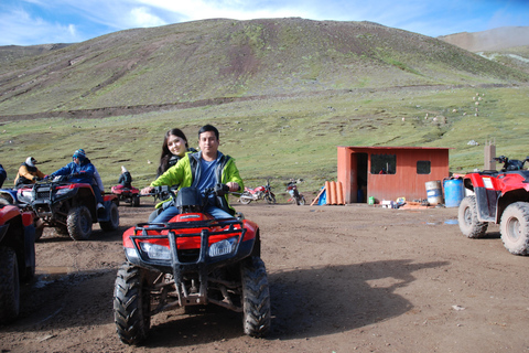 Wycieczka ATV w Rainbow Mountain i Red Valley + jedzenieCusco: Wycieczka ATV po Czerwonej Dolinie i Tęczowej Górze