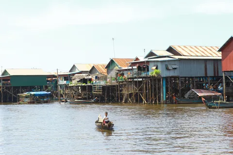 Explora a encantadora aldeia flutuante de Kampong Phluk