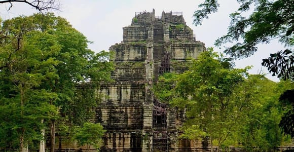 Siem Reap: Koh Ker, Beng Mealea & Kampong Kleang Tour