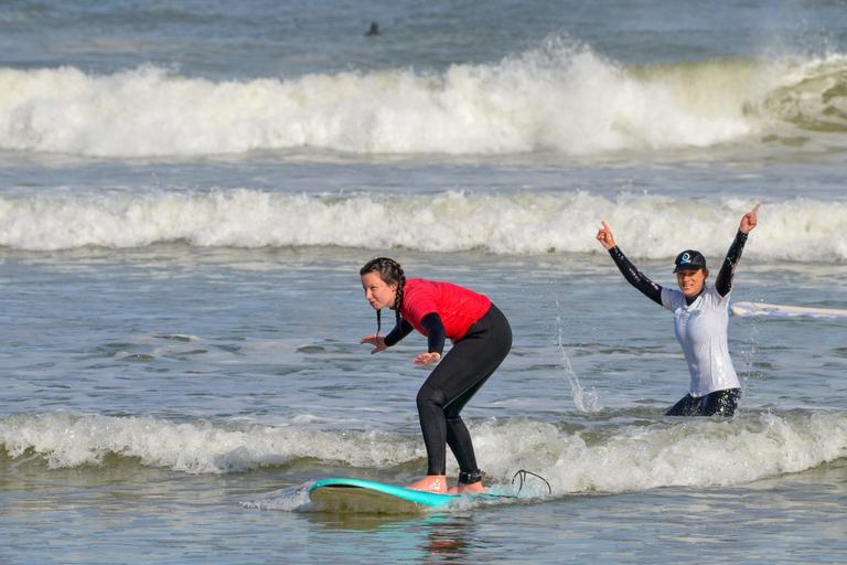 Cape Town:Learn to surf with the best view of Table Mountain