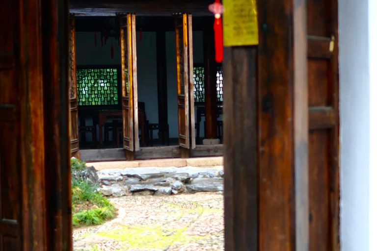 Zhujiajiao Water Town & Grand View Garden Private Tour