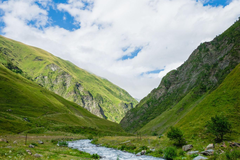 Tbilisi: Kazbegi and Juta Private Day Trip with Pickup